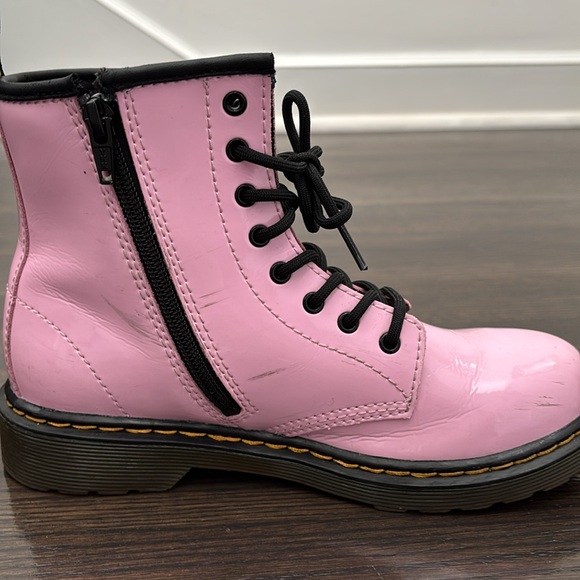 Pink patent Dr Marten 8 eye hole boots (kids) - Picture 3 of 16